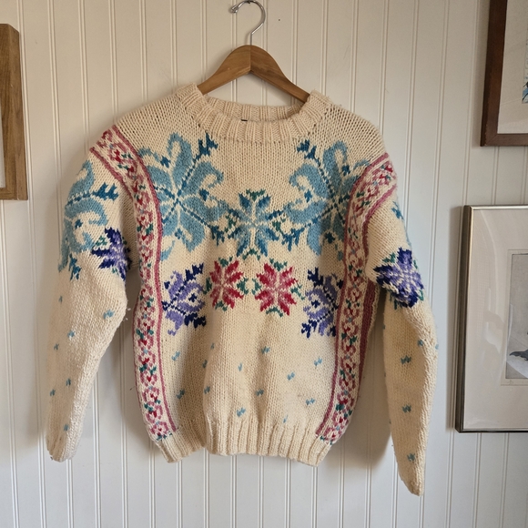 Head Sweaters - Head Vintage Women's Wool Cream Knitwear Sweater with Floral Accents